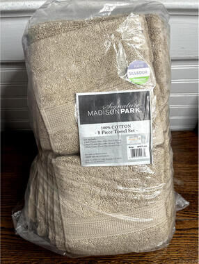 Madison Park - Beige 8 Piece Towel Set -2 bath 2 hand 4 wash - 100% Cotton - NEW